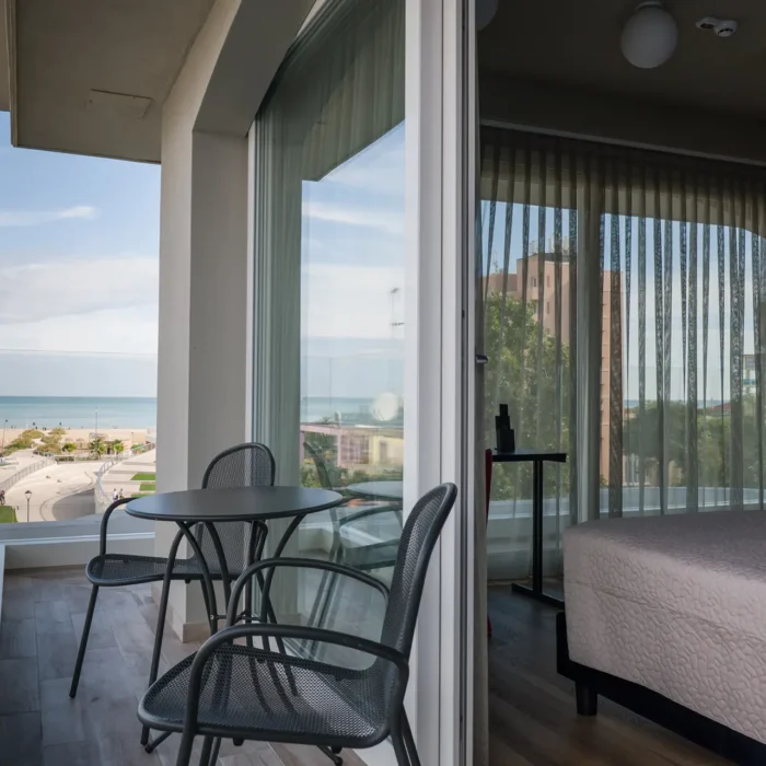 241014DM2LF_L1590594